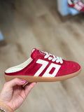 Back 70 Easter W26 Sneaker Velvet Red Milk