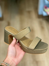 Matisse Delancy Platform Heel Honey