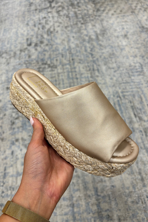 Lizzie Wedge Sandal Gold
