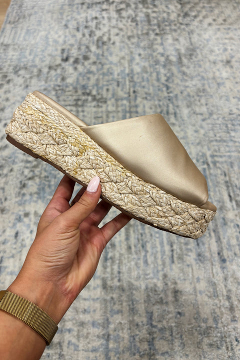 Lizzie Wedge Sandal Gold