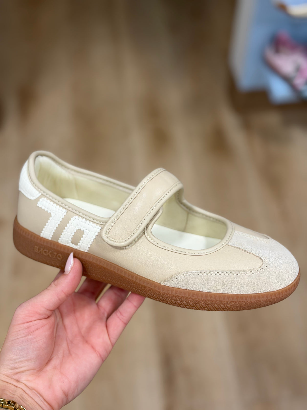 Back 70 Aya Beige Milk