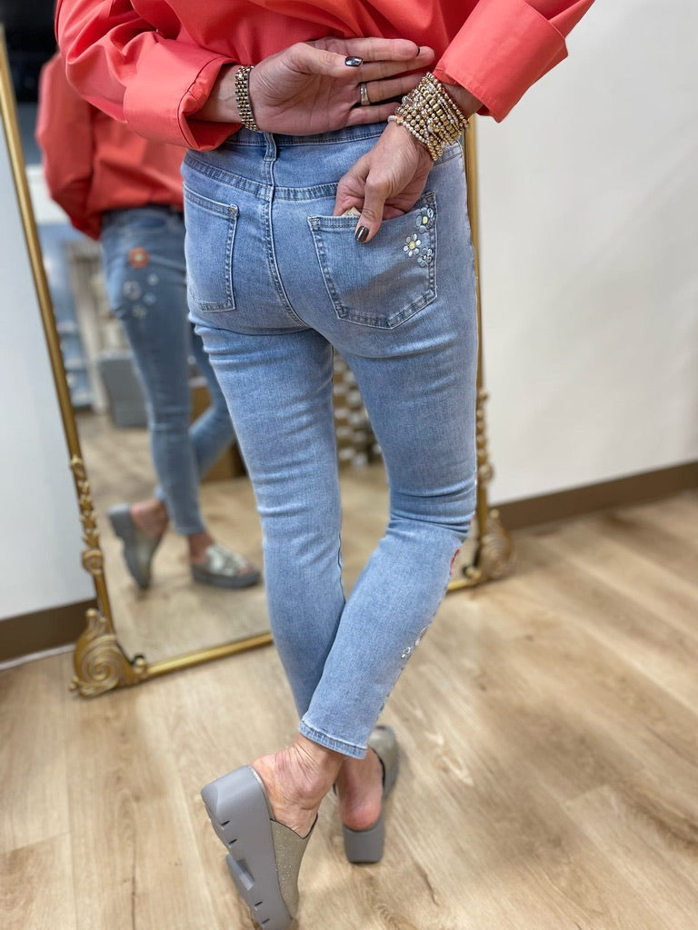 Charlie B Skinny Leg Pant w Embroidery