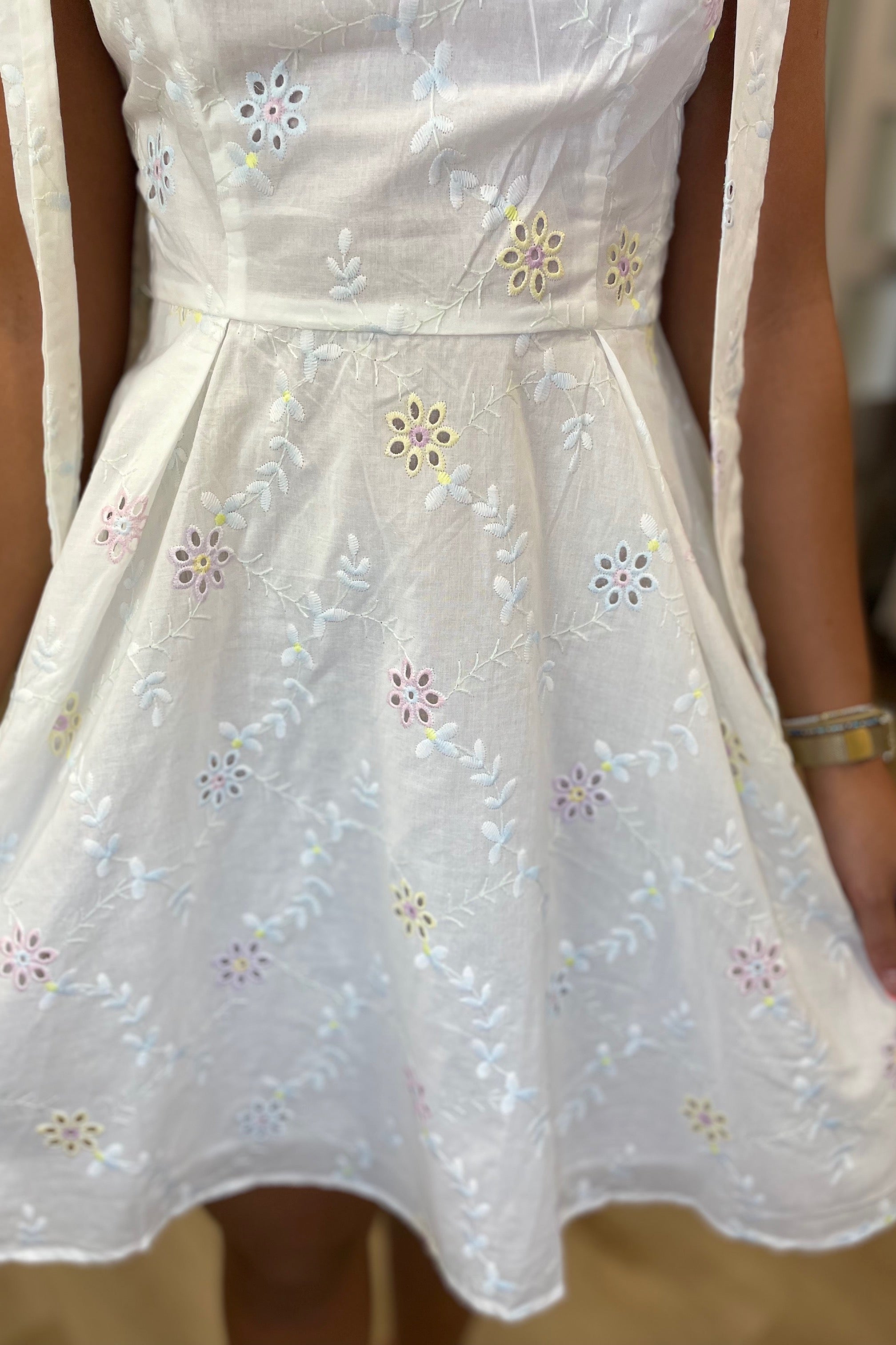 Dainty Daisy Dress White