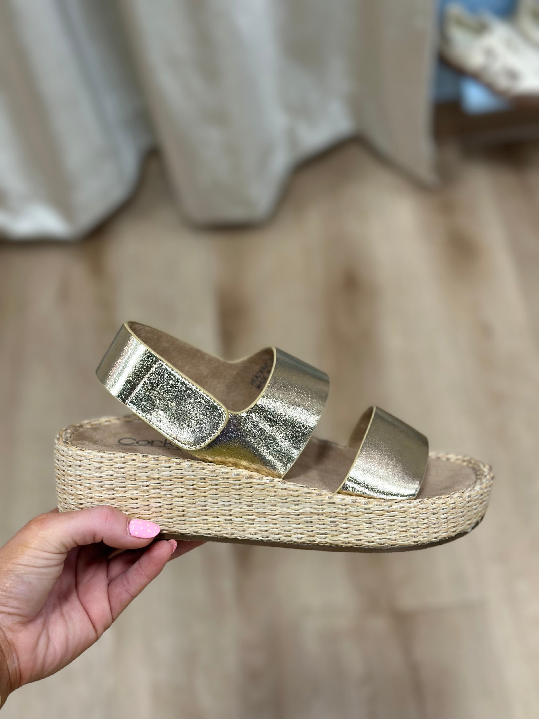 Sandali Corky’s Rumor Has It Donna – Bianco Metallizzato – Taglia 8 – Nuovi Con Etichette