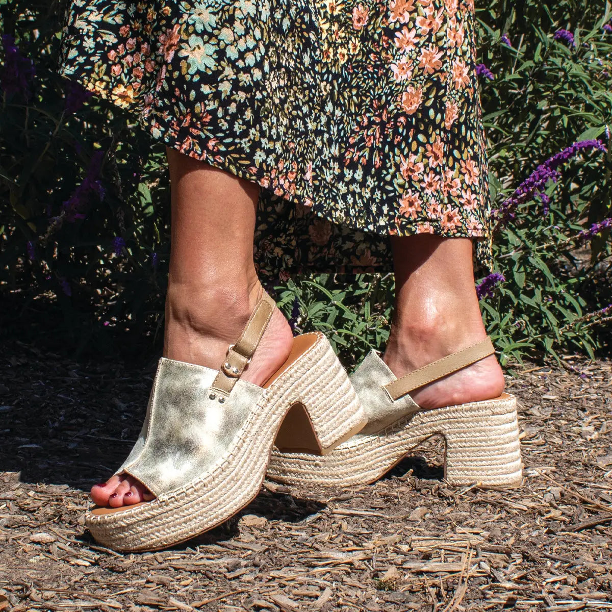 Volatile Taos Sandal Gold
