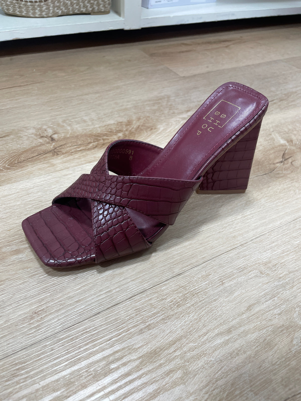Shushop Eartha Wine Crocodile Mule