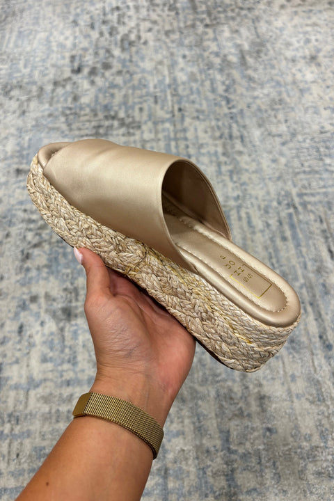 Lizzie Wedge Sandal Gold