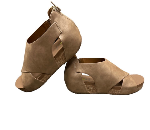 Volatile Barstow Sandal w Cutouts Cognac