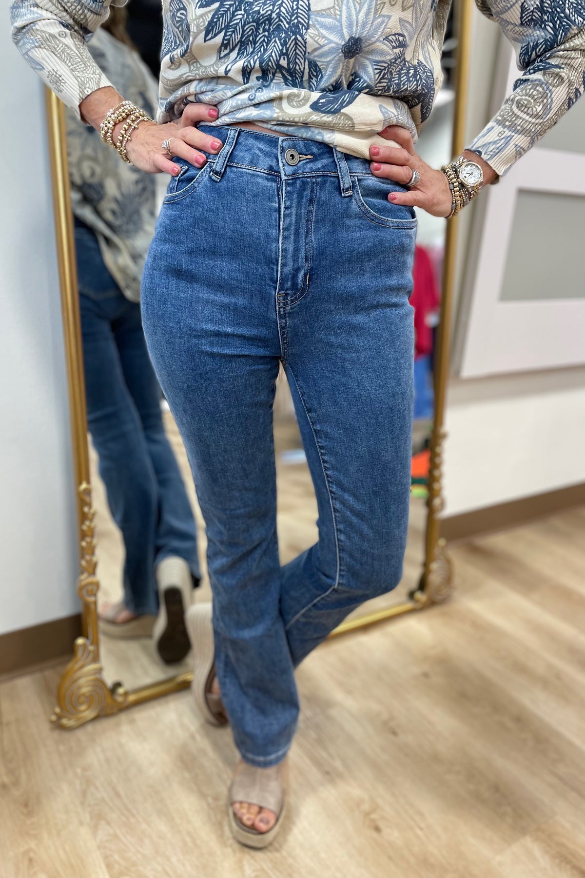 Charlie B Boot Leg Pant Medium. Blue