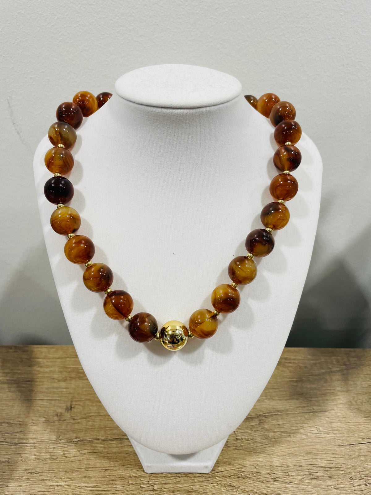 Beaded Necklace w Gold Middle Bead