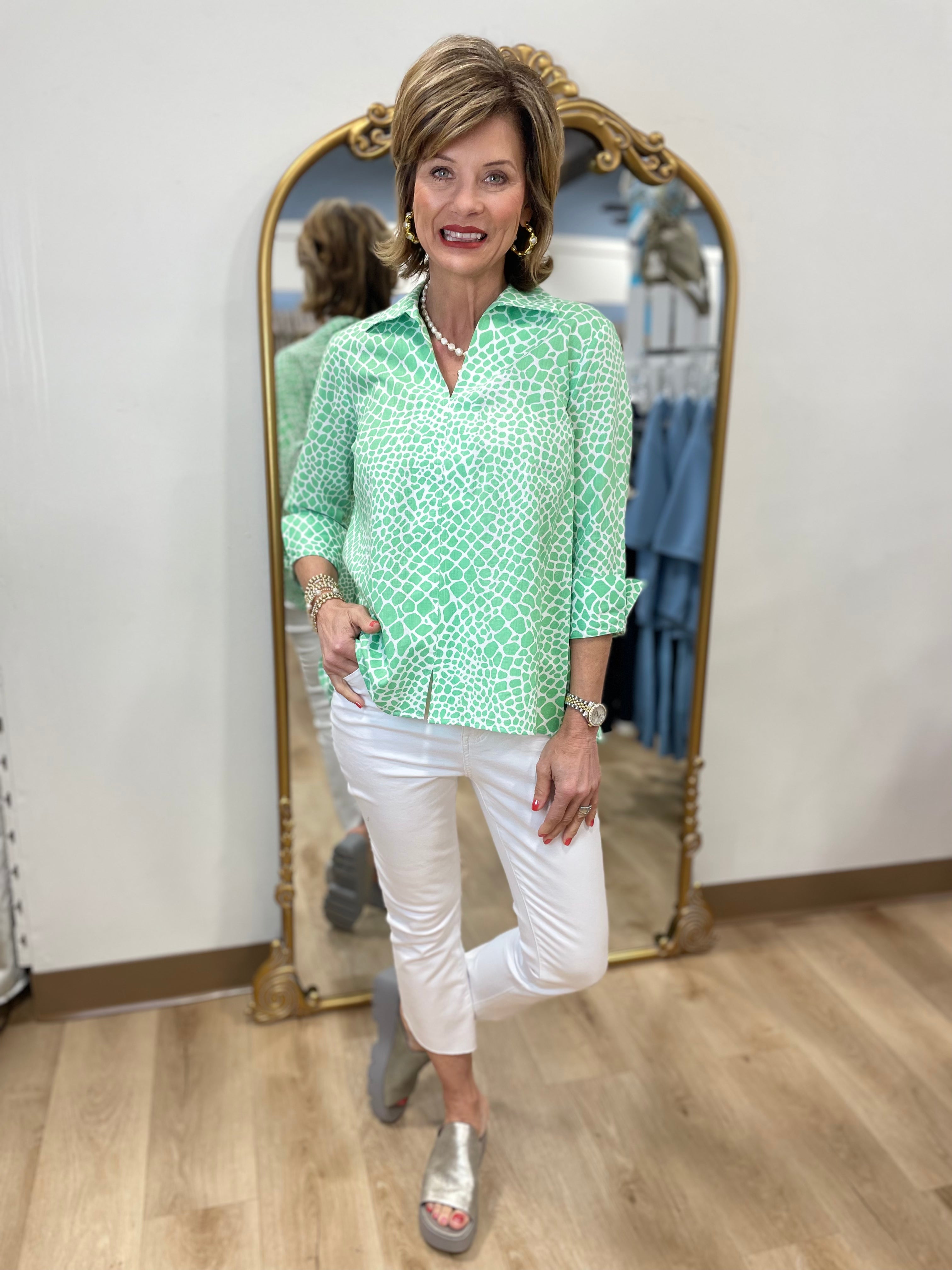 Foxcroft Agnes Linen Giraffe Popover Shirt Leaf