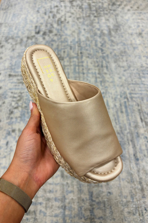 Lizzie Wedge Sandal Gold