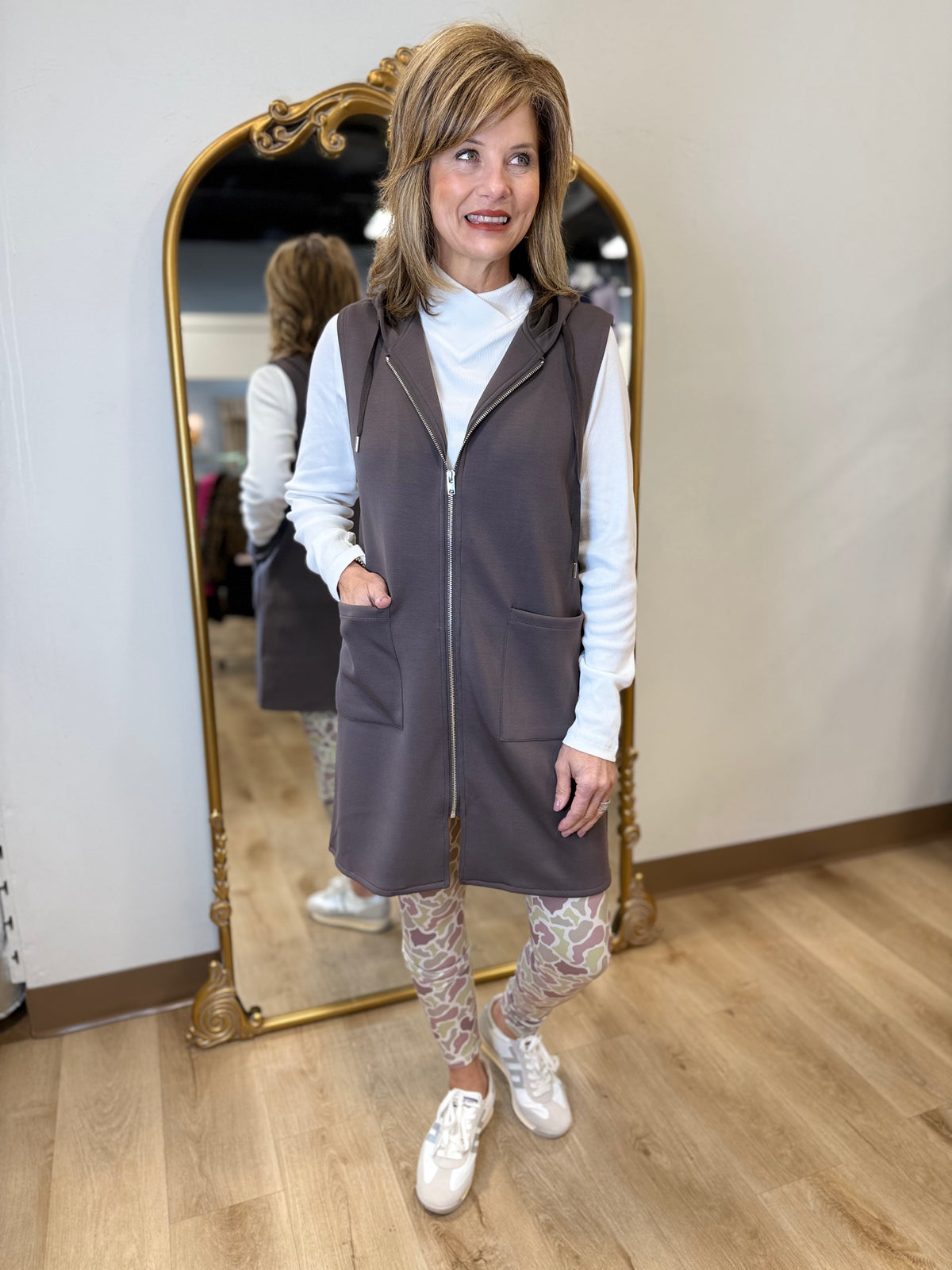 Charlie Zip Front Vest w Hood Mocha