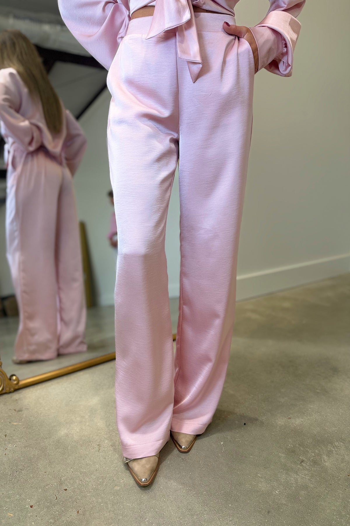 Stepping in Silk Pants Pink