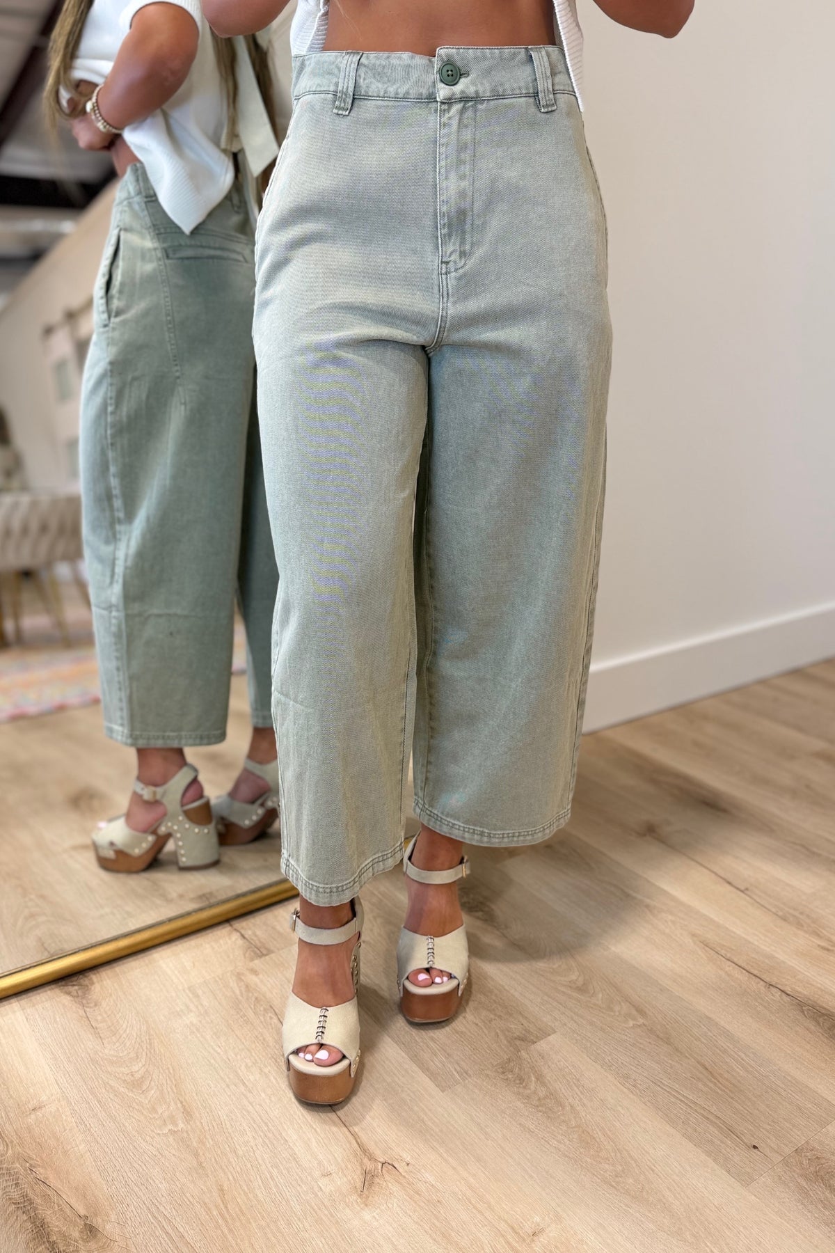 Strolling the Streets Barrel Jeans Olive