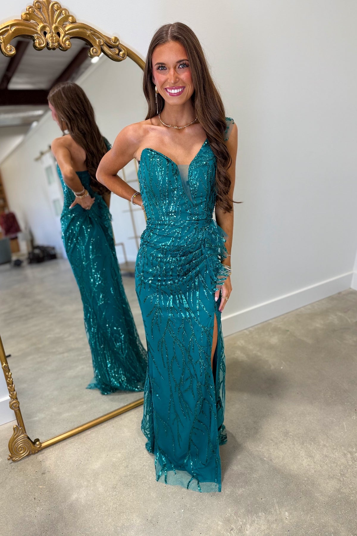 Emerald Elegance Sequined Prom Dress