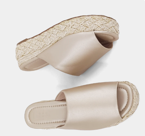 Lizzie Wedge Sandal Gold