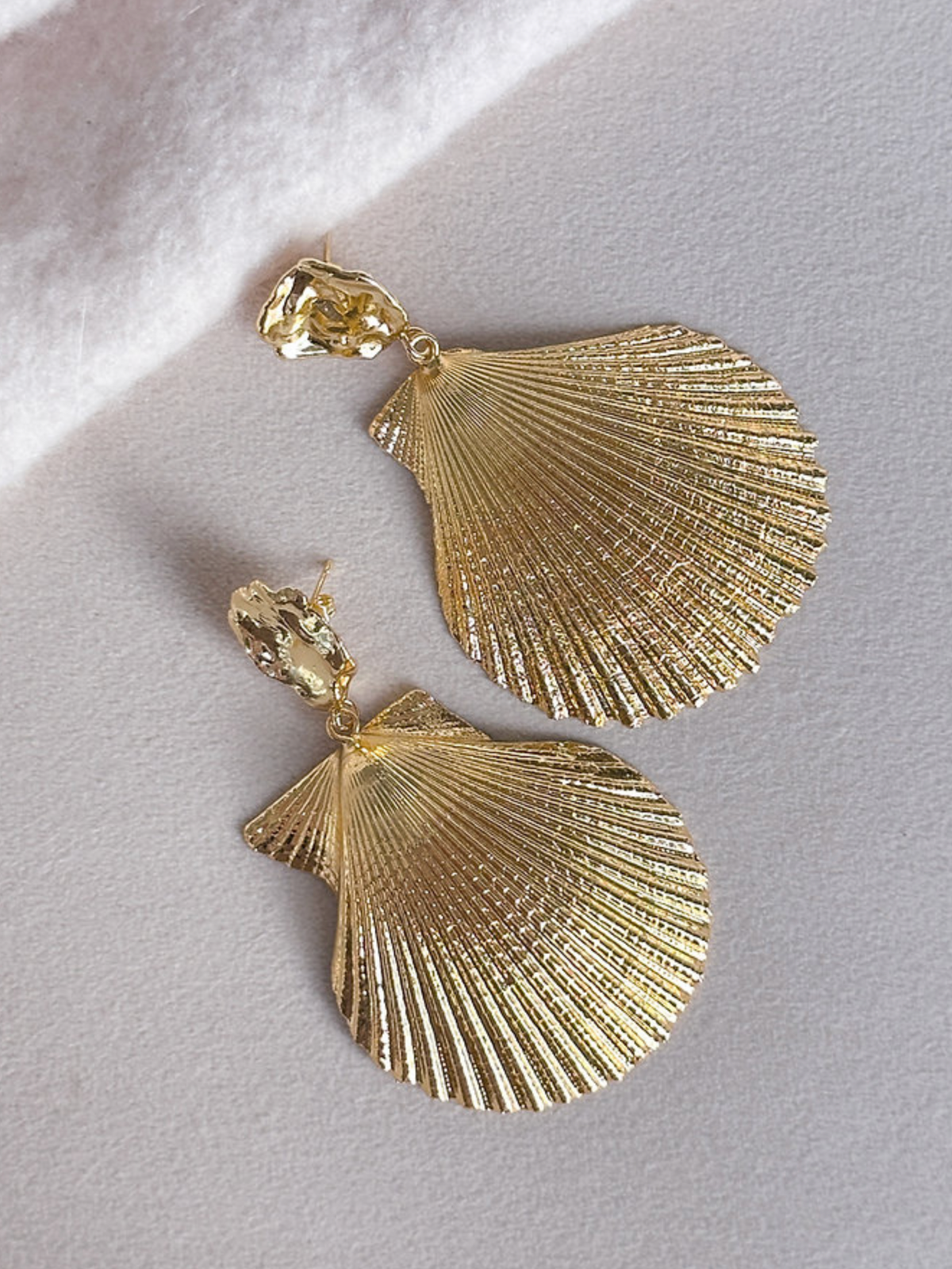 Easton Elle Large Seashell Earrings Gold